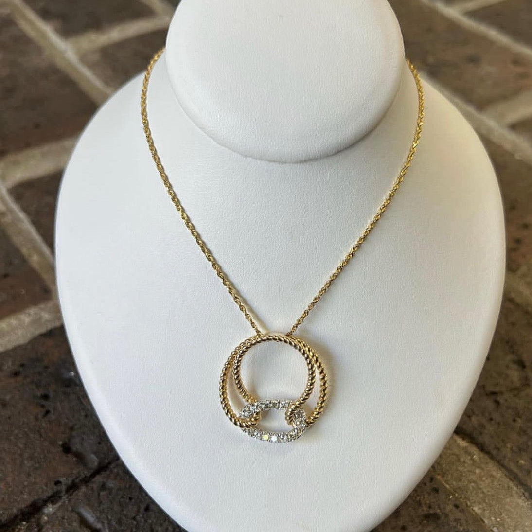14kt Gold Pendant with Rope Chain